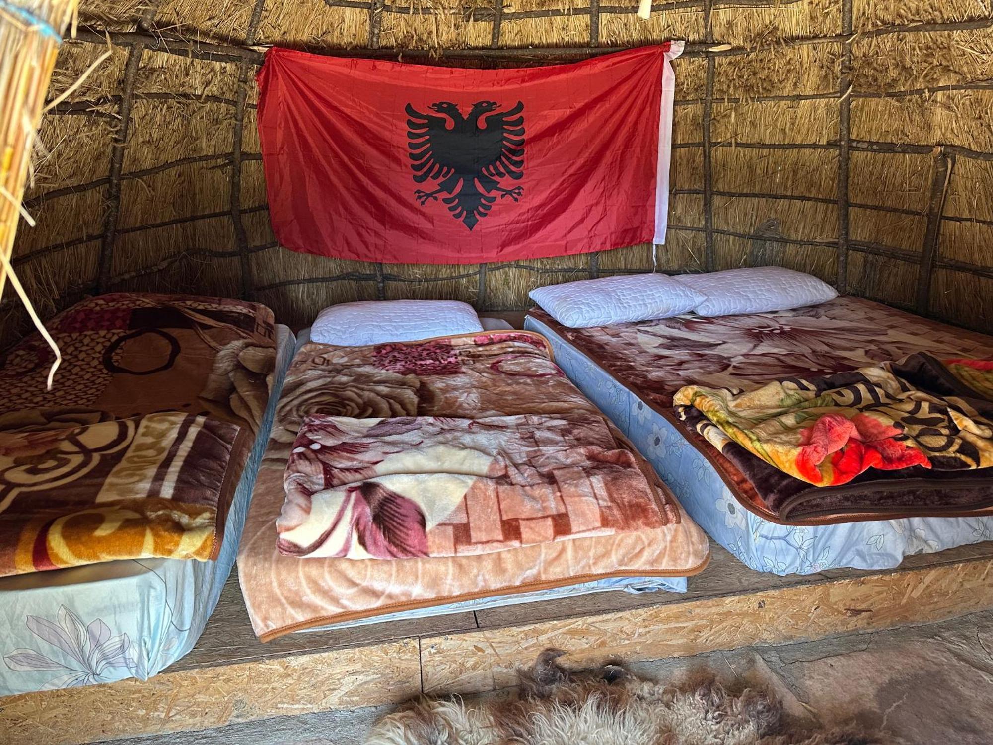 Camping Lekdushi - Shehu Hotel Tepelene Exterior photo