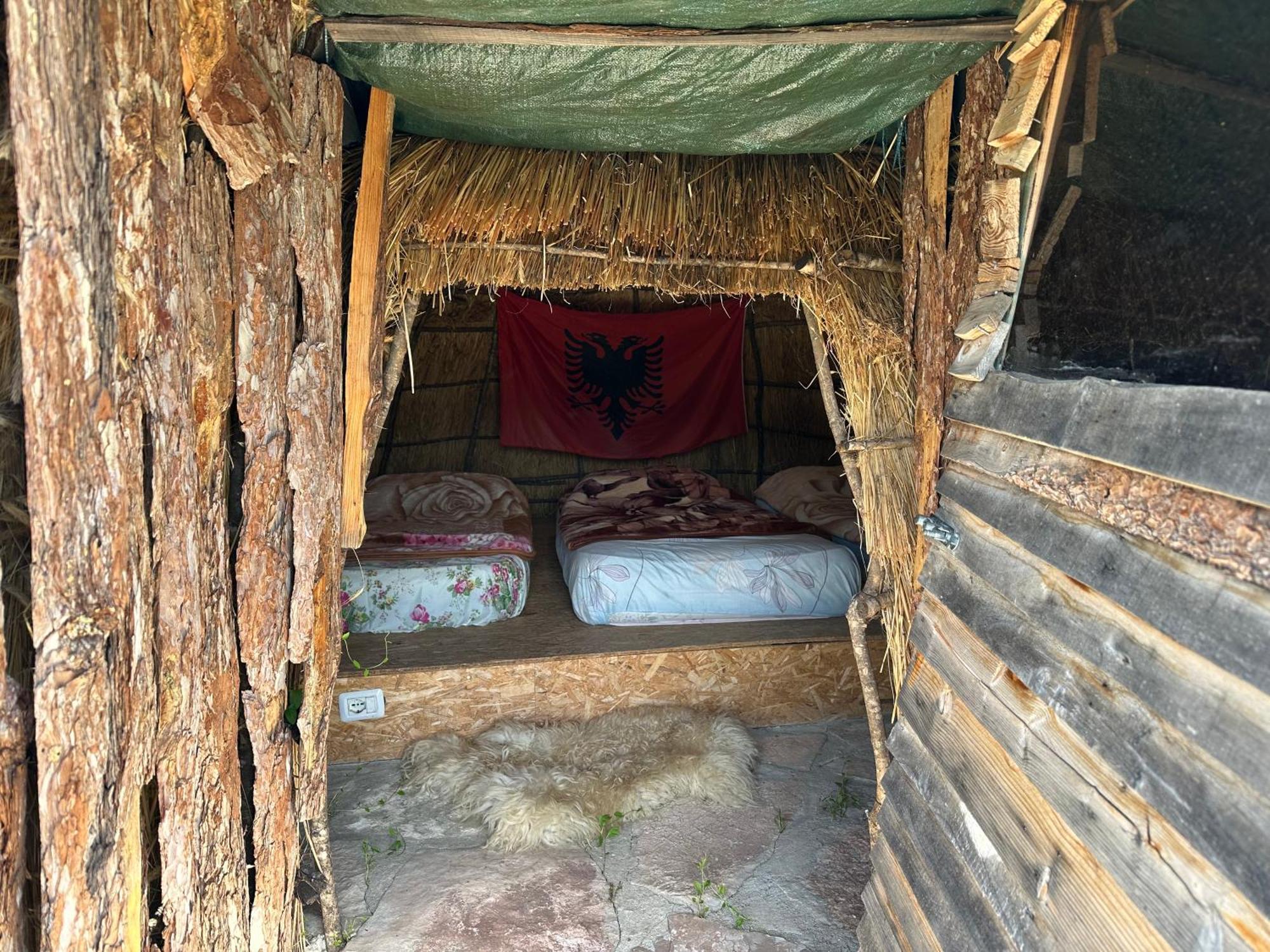 Camping Lekdushi - Shehu Hotel Tepelene Exterior photo